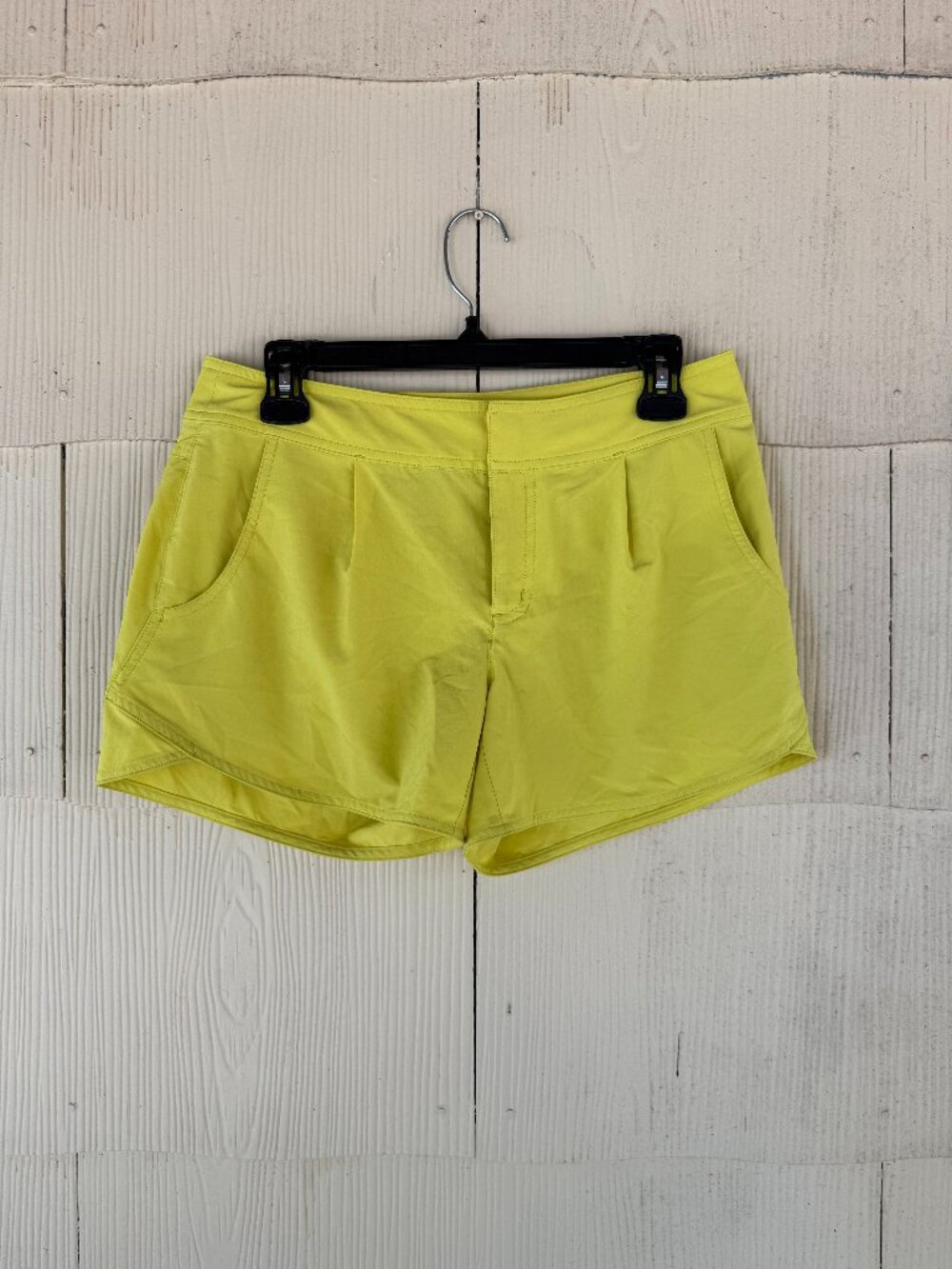 Athleta Tia Running Shorts 💚